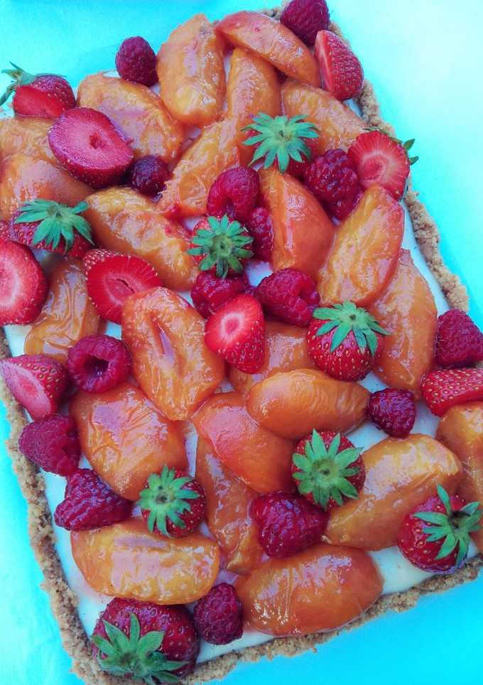 Una foto de Cheesecake de ricotta con frutas de verano