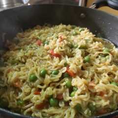 गाजर मटर की मैगी (gajar matar ki maggi recipe in Hindi)-レシピのメイン写真