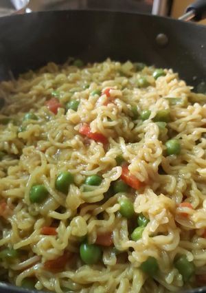 गाजर मटर की मैगी (gajar matar ki maggi recipe in Hindi) रेसिपी मुख्य फोटो
