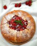 Творожная галета с клубникой