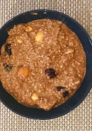 A picture of Chocolate fruity oatmeal.