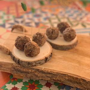Mini albondiguitas de carne con berenjena y cebolla