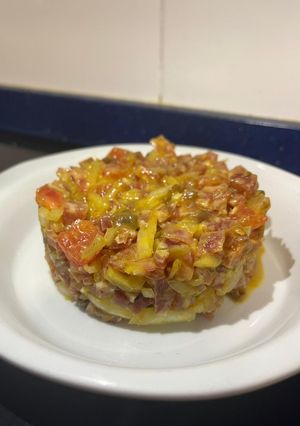 Una foto de Tartar de fuet