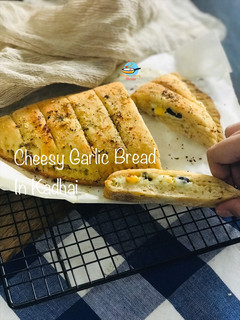 A picture of Cheesy Garlic Bread in Kadhai.