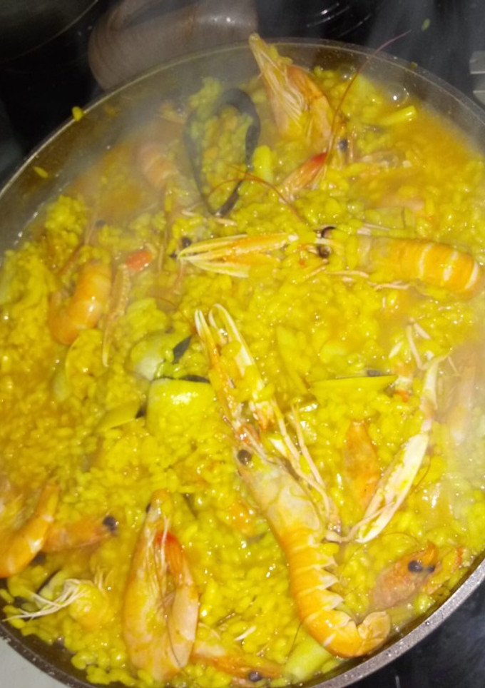 Una foto de Paella de marisco