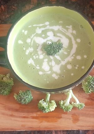 A picture of Cream of broccoli soup.