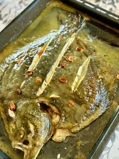 Una foto de Rodaballo al horno con su pilpil