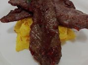 Una foto de polenta grillada
