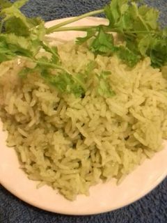 Una foto de Arroz verde fácil (al cilantro)