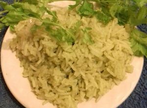 Una foto de Arroz verde fácil (al cilantro)