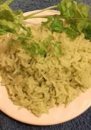 Una foto de Arroz verde fácil (al cilantro)