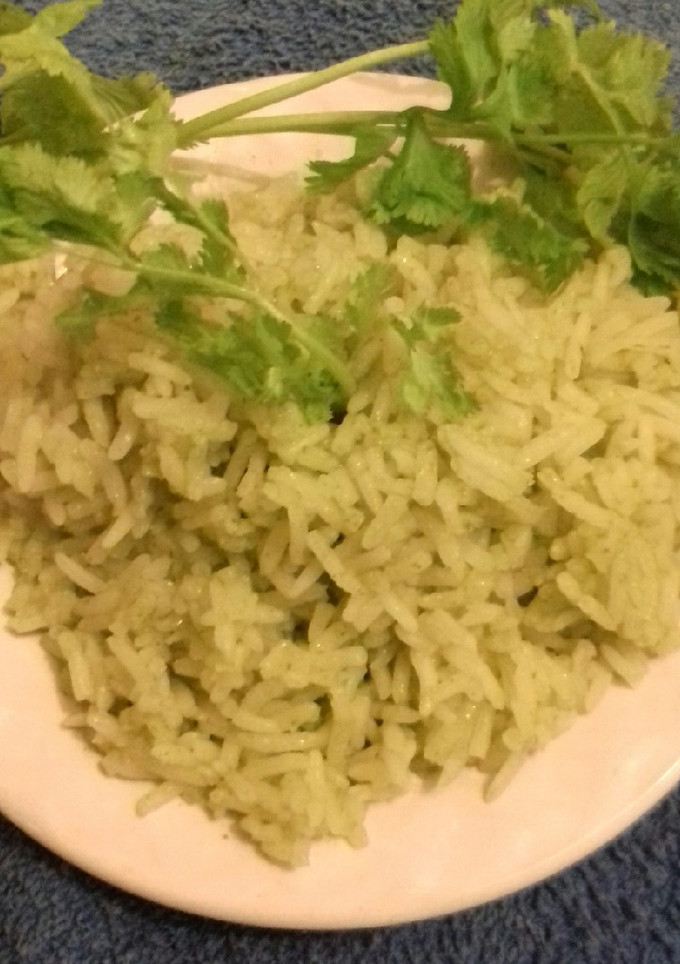 Una foto de Arroz verde fácil (al cilantro)