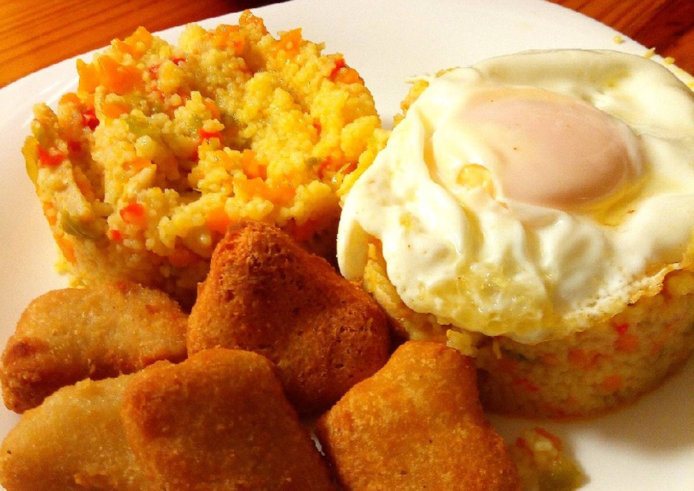 Cus-cús con pollo y huevo