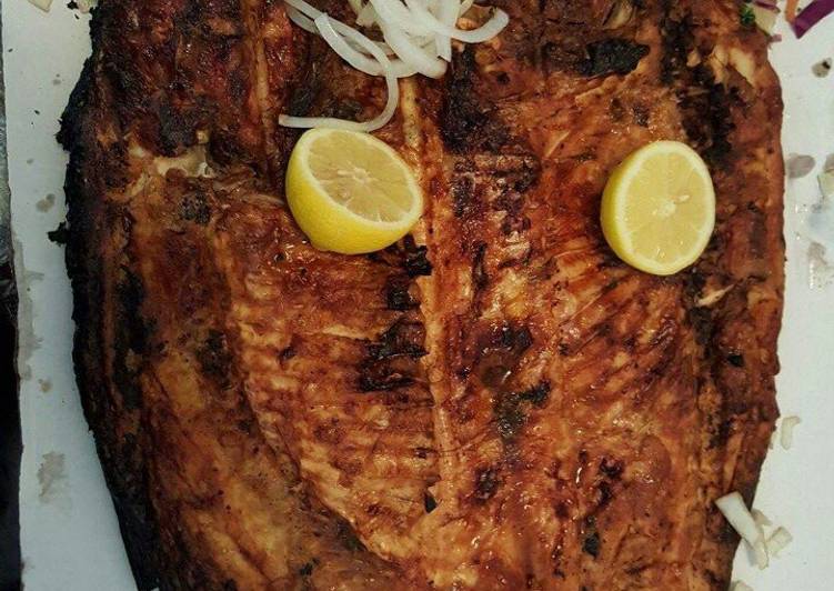 طريقة عمل سمك مشوي مع ارز احمر