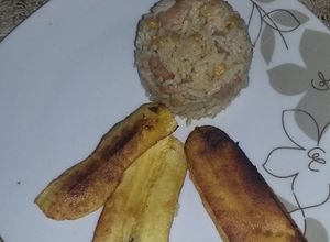 Una foto de Arroz trifásico (pollo, cerdo y carnes frias)