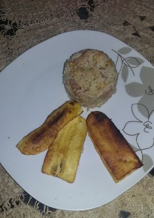 Una foto de Arroz trifásico (pollo, cerdo y carnes frias)