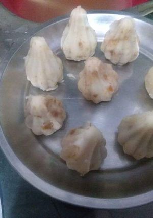 A picture of Ukadiche Modak.