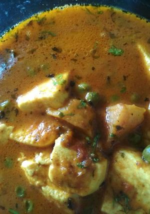 A picture of Matar paneer.