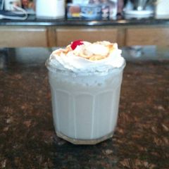 Banana wafer milkshake A picture of Banana wafer milkshake.