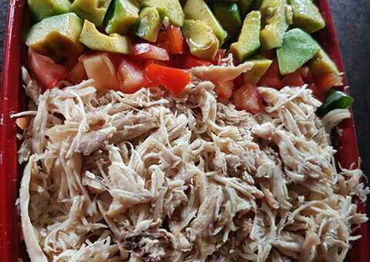 Recipe of Tasteful Simple Chicken and Avocade salad with honey lime dressing
