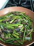 Espárragos con hongos portobello