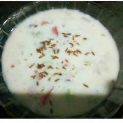 A picture of Onion cucumber raita.