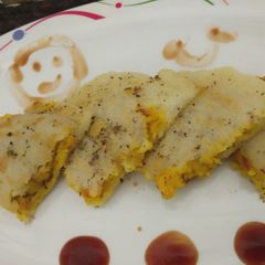 A picture of Potato Stuffed Semolina Sandwitch.