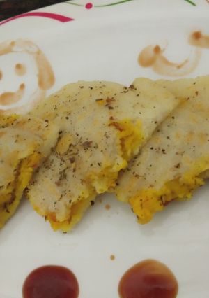A picture of Potato Stuffed Semolina Sandwitch.