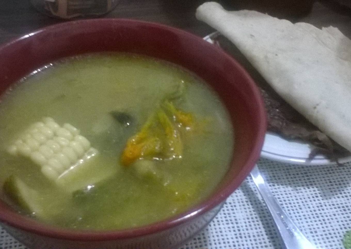 Sopa de flor de calabaza y chile poblano (olla de cocción lenta CrockPot-SlowCooker)