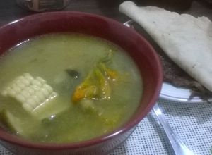 Una foto de Sopa de flor de calabaza y chile poblano (olla de cocción lenta CrockPot-SlowCooker)