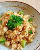 Cơm chiên hắc xì dầu, bông cải xanh