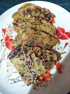 हरे प्याज़ का चीला (hare pyaz ka cheela recipe in Hindi) रेसिपी मुख्य फोटो