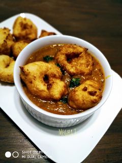 वडा सांबार (vada sambar recipe in marathi) रेसिपी चे मुख्य फोटो