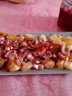 Una foto de Pulpitos con patatas
