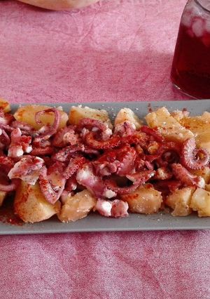 Una foto de Pulpitos con patatas