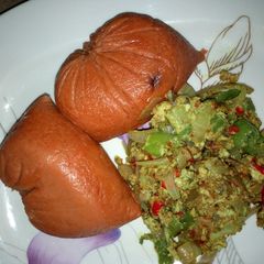 A picture of Alale an egg sauce.