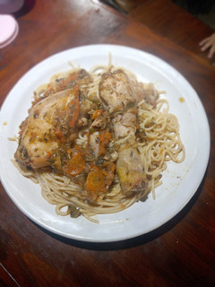Una foto de Pollo a la olla con vegetales