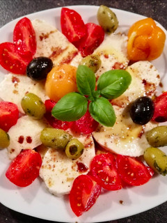 Paradicsom-mozzarella előétel recept fotója