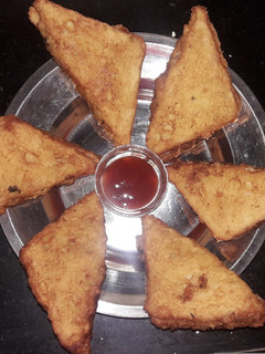 ચીઝ બ્રેડ પકોડા (Cheese Bread Pakoda Recipe In Gujarati) રેસીપી મુખ્ય ફોટો