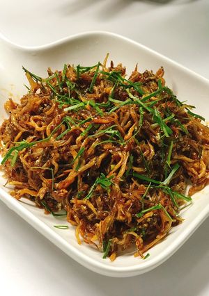 Hình của món Cá cơm khô rim mặn ngọt.