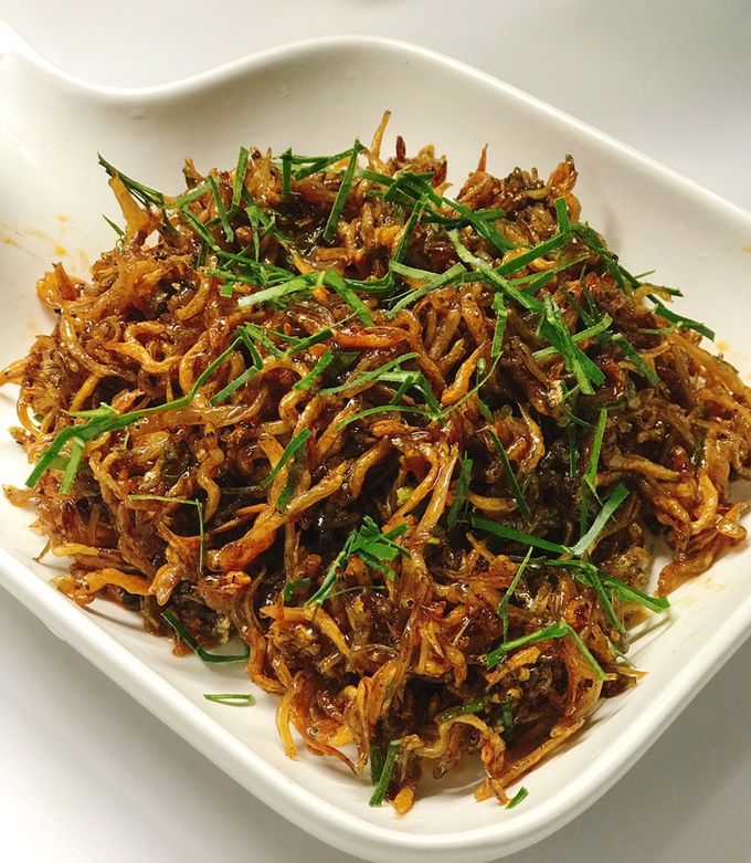 Hình của món Cá cơm khô rim mặn ngọt.