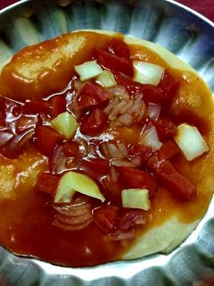 चीजी पिज़्ज़ा (cheesy pizza recipe in Hindi) रेसिपी मुख्य फोटो