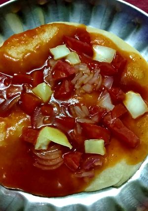 चीजी पिज़्ज़ा (cheesy pizza recipe in Hindi) रेसिपी मुख्य फोटो
