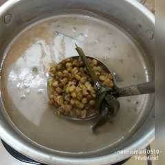 A picture of Bubur kacang ijo.