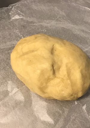 Une photo de Pâte brisée au citron vert, vanille et lait