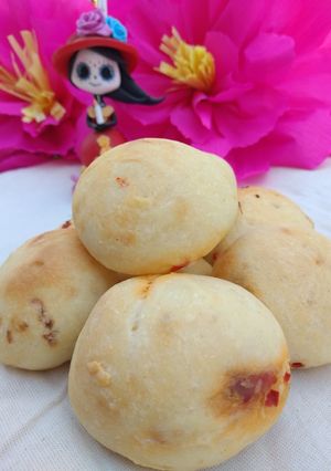Una foto de Pancitos saborizados de cebolla con queso y de morrón