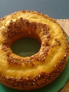 Una foto de Rosca esponjosa de mantequilla y nuez. ॐ
