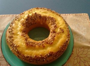 Una foto de Rosca esponjosa de mantequilla y nuez. ॐ
