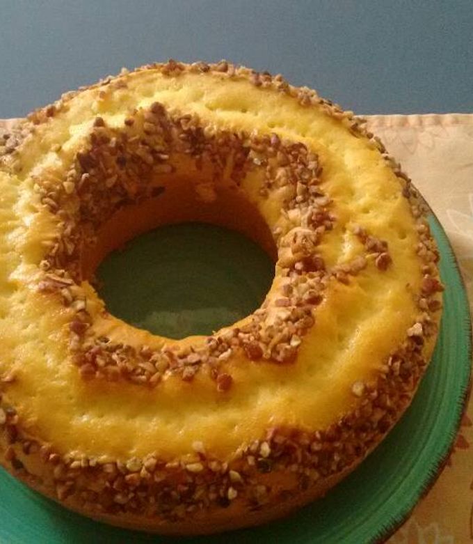 Una foto de Rosca esponjosa de mantequilla y nuez. ॐ