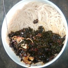 A picture of Spaghetti and veggies soup.
